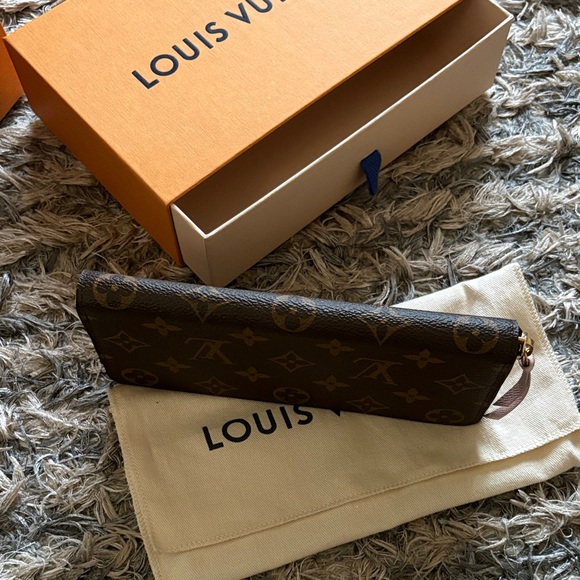 Louis Vuitton Brown Monogram Long Zippy Wallet - Picture 13 of 14